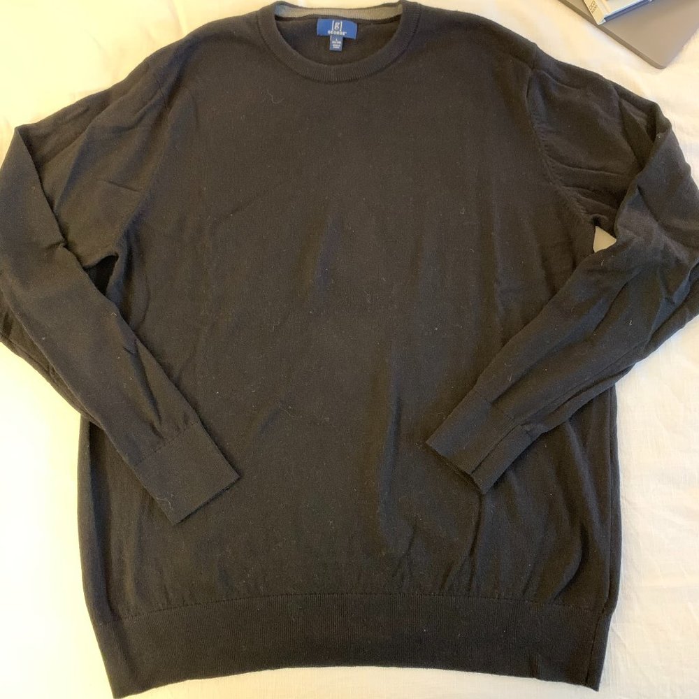 L Black men's crewneck sweater
